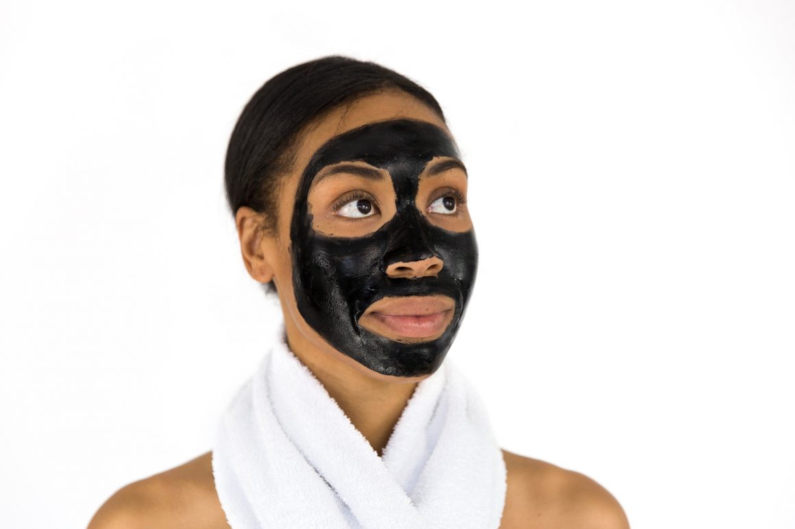 Focus su un cosmetico: maschere per il viso, consigli su come applicarle